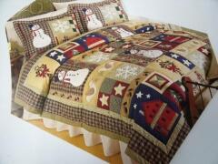 Great use of appliques in the gorgeous winter quilt w/shams